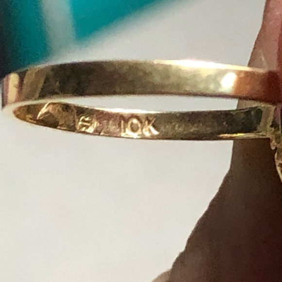 10Kt gold Pink Ice Ring - Picture 7 of 8